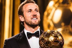Harry Kane vượt mặt Mbappe và Yamal, giành Quả bóng Vàng 2026