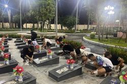 C&ocirc;ng an đưa gần 20 thanh thiếu ni&ecirc;n chuẩn bị đ&aacute;nh nhau đến chăm s&oacute;c mộ liệt sĩ