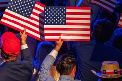 Bầu cử giữa nhiệm kỳ Mỹ 2026: T&ograve;a &aacute;n tối cao đang thay đổi cuộc chơi ra sao?