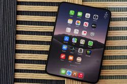 iPhone Duo bị ch&ecirc; ph&iacute; tiền, Duo 2 khắc phục những điểm yếu n&agrave;o?