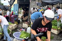 Trúng số 10 tỷ đồng, người đàn ông ở Cà Mau bỏ lại sạp rau để đi lĩnh thưởng