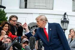 Ông Trump nói tu sửa Nhà Trắng có tác dụng thư giãn