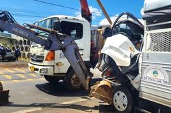 L&acirc;m Đồng: Xe đầu k&eacute;o va chạm xe tập l&aacute;i khiến 2 người thương vong