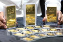 Giá vàng thế giới giảm khi đồng USD mạnh lên trước cuộc họp của Fed
