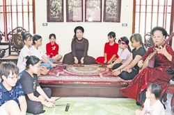 Đưa văn h&oacute;a truyền thống đến gần người trẻ