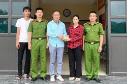 Trả lại 70 triệu đồng cho người nước ngo&agrave;i chuyển khoản nhầm