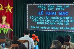 Gia Lai tập huấn nghiệp vụ vận tải cho gần 100 t&agrave;i xế