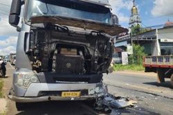 Xe tập l&aacute;i va chạm xe đầu k&eacute;o khiến học vi&ecirc;n tử vong, thầy dạy l&aacute;i trọng thương