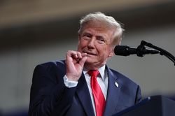 Ông Trump bất ngờ treo thưởng 1 triệu USD cho loại tin báo đặc biệt