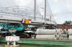 Lên phương án khắc phục cầu bị sà lan kéo lệch dầm ở Cà Mau