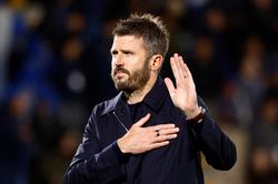 Man Utd kh&ocirc;ng sa thải Michael Carrick