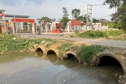 Cần xử l&yacute; triệt để 'điểm nghẽn' m&ocirc;i trường giữa l&ograve;ng x&atilde; B&igrave;nh Minh