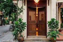 Muốn nhà cửa bình an, tài lộc ghé thăm, chớ phạm những điều kỵ khi thiết kế cửa chính