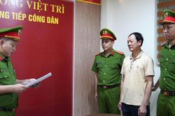 Bắt Giám đốc công ty 'hứa' đưa tiền lãnh đạo xã để khai thác đất