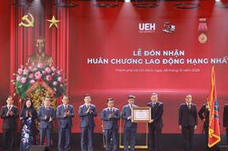 Tổng Bí thư, Chủ tịch nước Tô Lâm trao Huân chương Lao động hạng Nhất cho Đại học Kinh tế Thành phố Hồ Chí Minh