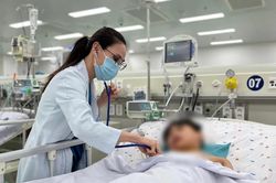 Cứu sống bé trai 7 tuổi bị cúm A gây viêm cơ tim tối cấp
