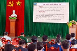 Tuyên truyền pháp luật, bảo vệ môi trường, tặng quà cho người dân xã Long Hải ở Thành phố Hồ Chí Minh