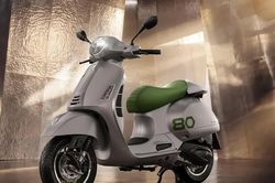 Vespa Edizione Ottantesimo giá 372 triệu đồng tại Việt Nam