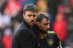 Carrick họp toàn MU, quyết định về Bruno Fernandes trận gặp Chelsea