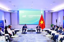Thủ tướng Lê Minh Hưng tiếp Giám đốc điều hành Diễn đàn Kinh tế Thế giới Stephan Mergenthaler