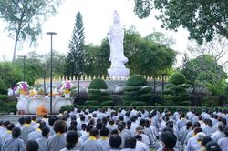 Phật tử Đạo tràng Pháp Hoa lễ vía Bồ-tát Quán Thế Âm tại chùa Huê Nghiêm (P.An Khánh, TP.HCM)