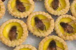 Món bánh tart trứng phủ cà cuống khiến dân mạng sợ hãi