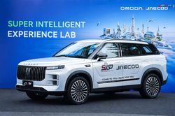 OMODA & JAECOO trình diễn công nghệ đỗ xe thông minh và khoang lái AI