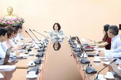 Thứ trưởng Nguyễn Thị Liên Hương yêu cầu đẩy nhanh tiến độ thực hiện nhiệm vụ của Cục Phòng bệnh