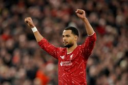 Liverpool hạ Chelsea sau loạt luân lưu kịch tính