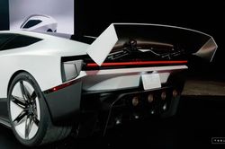 Lý do Tesla Roadster vẫn là mẫu xe 'phi thực tế'