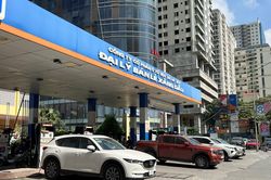 Giá xăng dầu đồng loạt tăng, dầu diesel vượt 30.000 đồng/lít