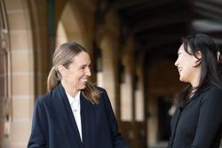 Cựu Thủ tướng New Zealand được trường đại học bổ nhiệm làm giáo sư thực hành