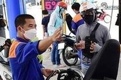 Giá xăng dầu đồng loạt tăng, dầu diesel vượt 30.000 đồng/lít