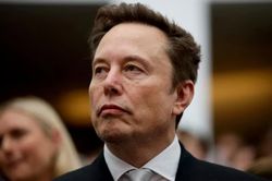 Ông Putin khen Elon Musk là thiên tài, thừa nhận Nga mới bắt đầu cuộc đua với Starlink