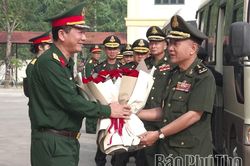 Bộ CHQS tỉnh Phú Thọ trao đổi kinh nghiệm công tác pháp chế với Quân đội Hoàng gia Campuchia