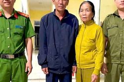 Người đàn ông đi lạc khi tìm đường thăm con, nằm bên đường lúc 21h30 được công an kịp thời giúp đỡ