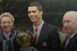 Giành 'Quả bóng vàng mọi thời đại', Ronaldo đăng thông điệp đặc biệt