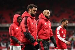 Đứng dậy được chưa, Man United?