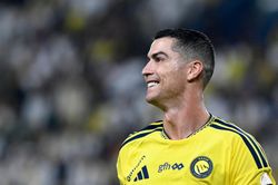 Ronaldo lập hat-trick thứ 67