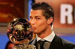 Tranh cãi quanh danh hiệu của Ronaldo