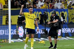 Ronaldo tỏa sáng rực rỡ