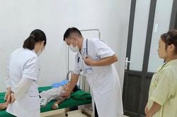 Khoanh vùng, khống chế bệnh quai bị tại xã biên giới Nà Hỳ ở Điện Biên