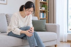 Bác sĩ chỉ ra 5 dấu hiệu sớm của viêm khớp cần đi kiểm tra