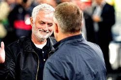 Real Madrid 'lột xác'ngoạn mục: Trong thế giới của Mourinho