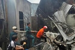 Bình gas phát nổ giữa hỏa hoạn, 6 căn nhà bị cháy