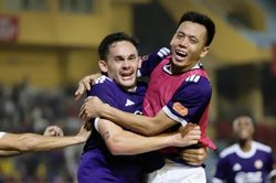 Hà Nội FC thắng 'nghẹt thở', mở màn bữa tiệc bóng đá tại vòng 6 V.League
