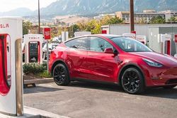 Tesla tuyển 5 vị trí tại Việt Nam, chuẩn bị kinh doanh và phát triển trạm sạc