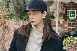 Phối đồ với áo cổ lọ đơn giản mà vẫn xinh, diện đi làm hay đi chơi đều hợp