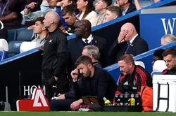Chelsea 2-0 Man United: Thời gian cạn rồi, Carrick!