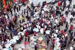 Hơn 2.000 người xa lạ dự đám cưới chú rể mồ côi ở Trung Quốc